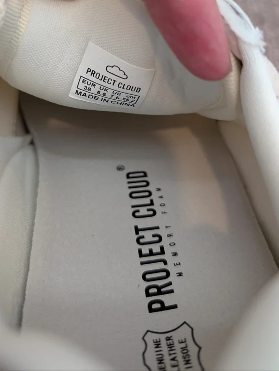 NEW/NIB White Project Cloud Donna Hitop - Picture 7 of 7